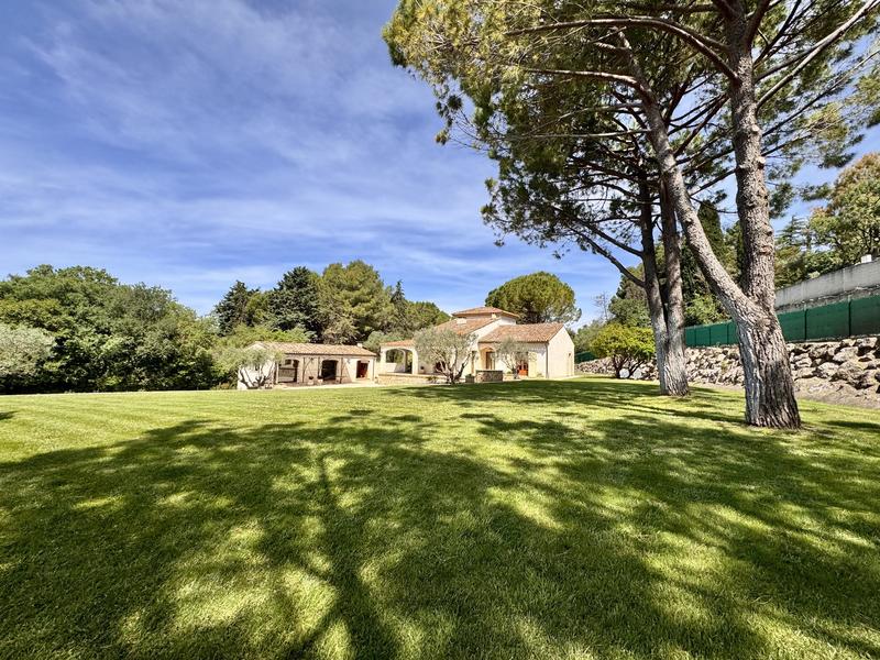 Villa - 294 m² - 7 pièces