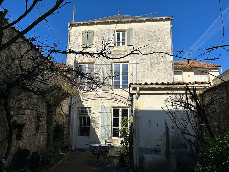 Maison - 205 m² - 6 pièces