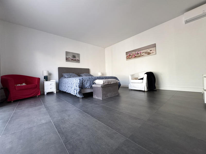 Maison - 290 m² - 9 pièces