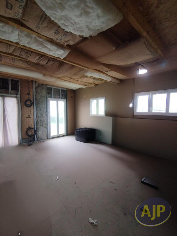 Maison - 600 m² - 3 pièces