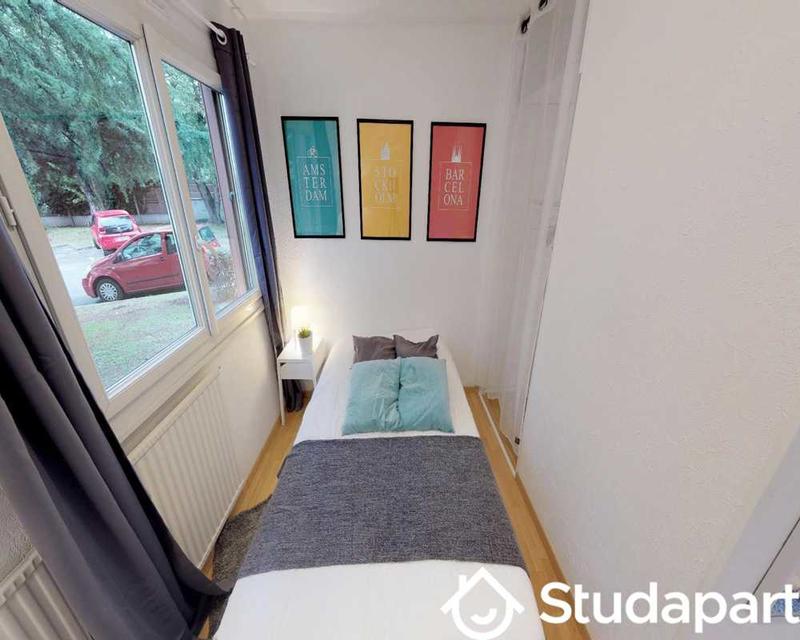 Chambre - 90 m² - 1 pièce