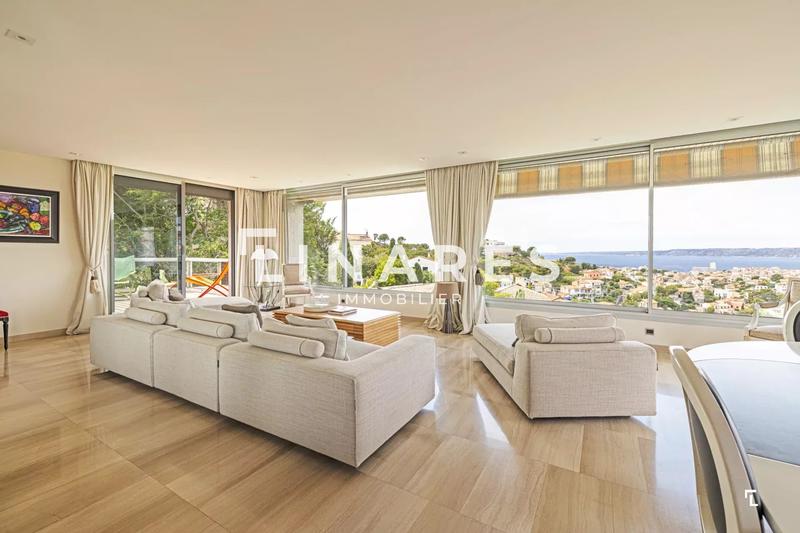 Maison - 313 m² - 9 pièces