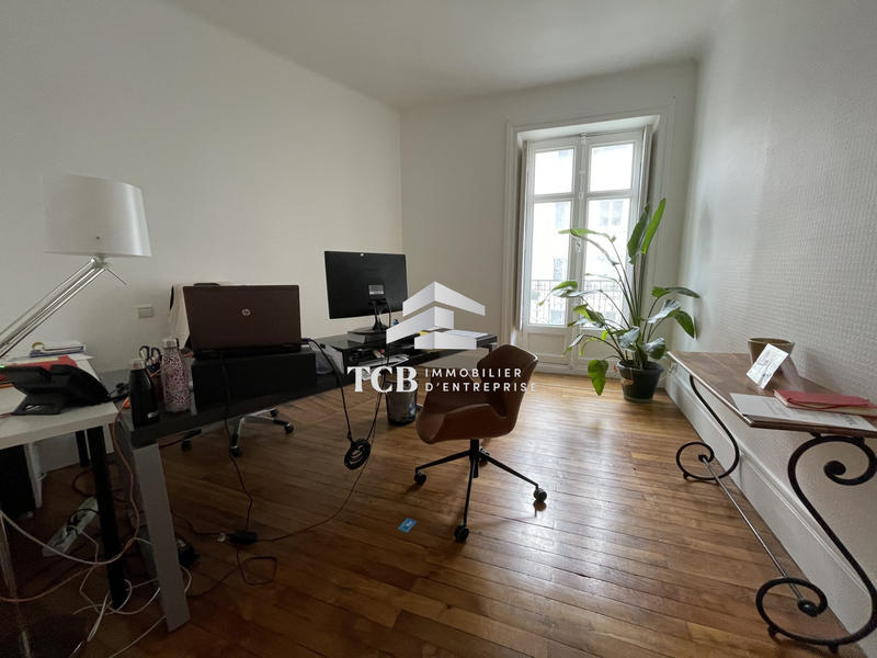 Bureau - 143 m²