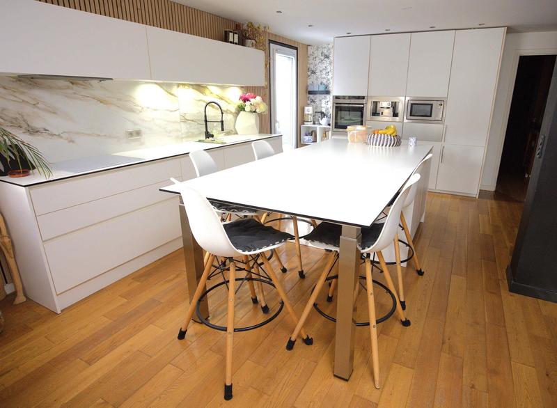 Maison - 200 m² - 8 pièces