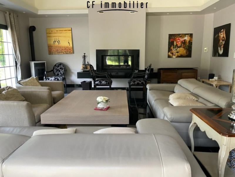 Maison - 318 m² - 7 pièces