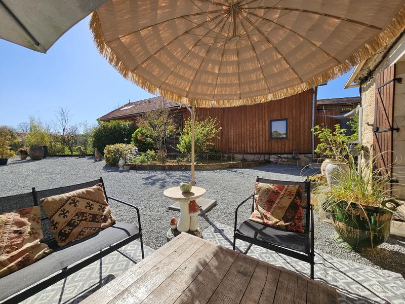 Maison traditionnelle - 275 m² - 8 pièces