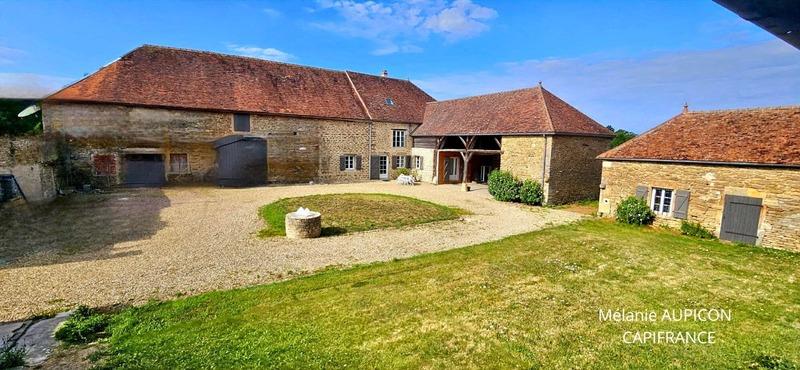 Corps de ferme - 368 m² - 11 pièces