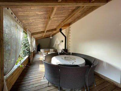 Maison - 220 m² - 12 pièces