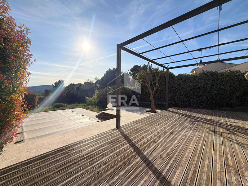 Maison - 93 m² - 4 pièces