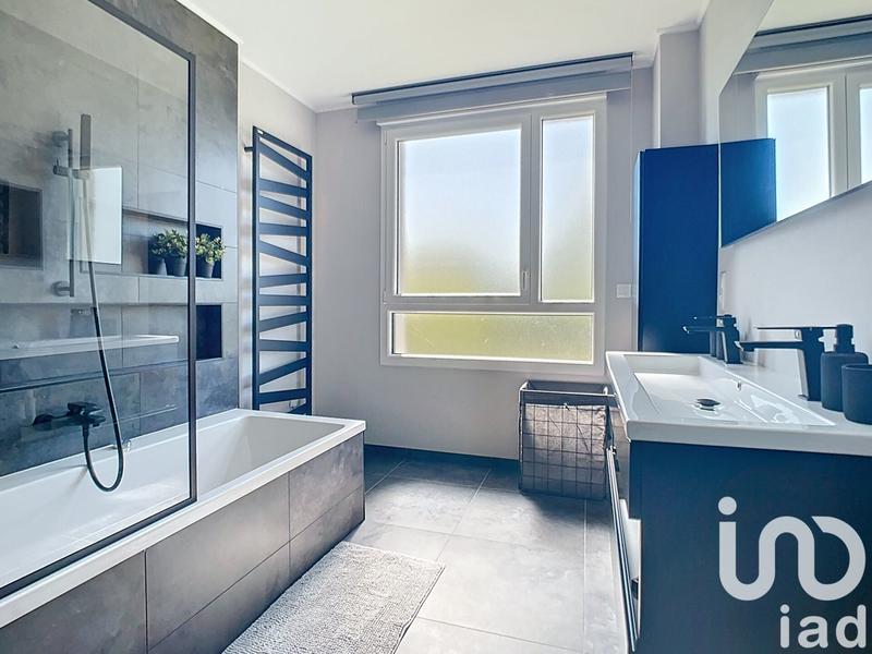 Maison - 101 m² - 5 pièces