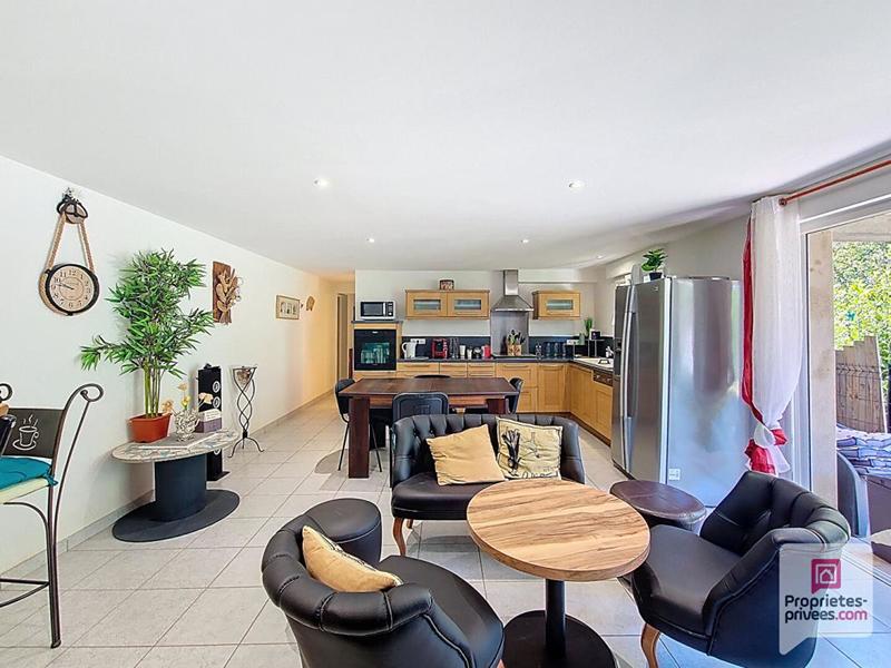 Maison - 202 m² - 7 pièces