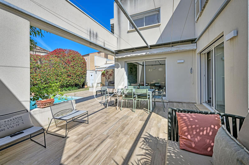 Maison - 218 m² - 7 pièces