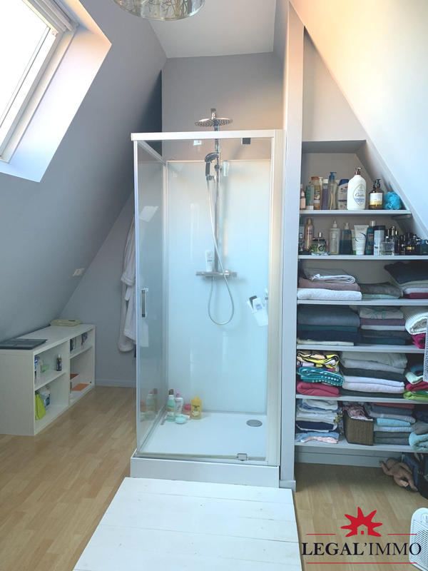 Maison traditionnelle - 187 m² - 7 pièces