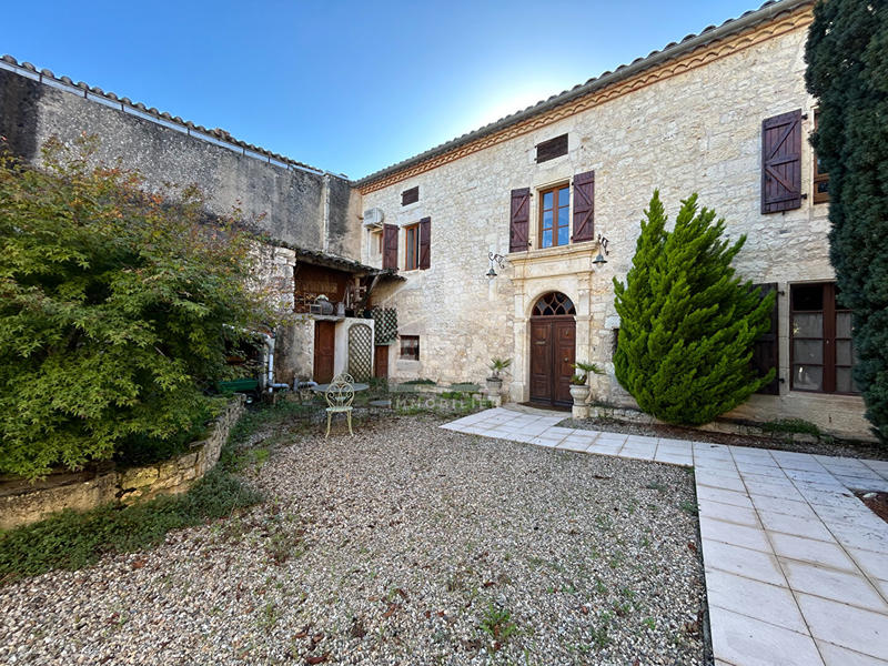 Maison - 512 m² - 14 pièces