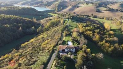 Propriété - 280 m² - 9 pièces