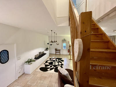 Maison - 300 m² - 10 pièces