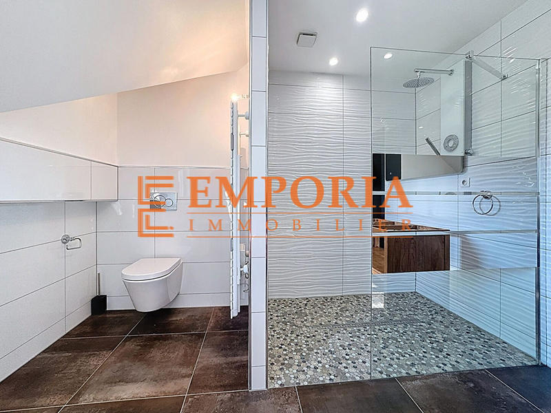 Maison - 280 m² - 8 pièces