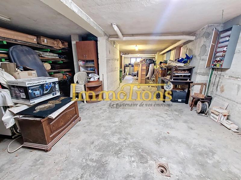 Maison - 231 m² - 9 pièces