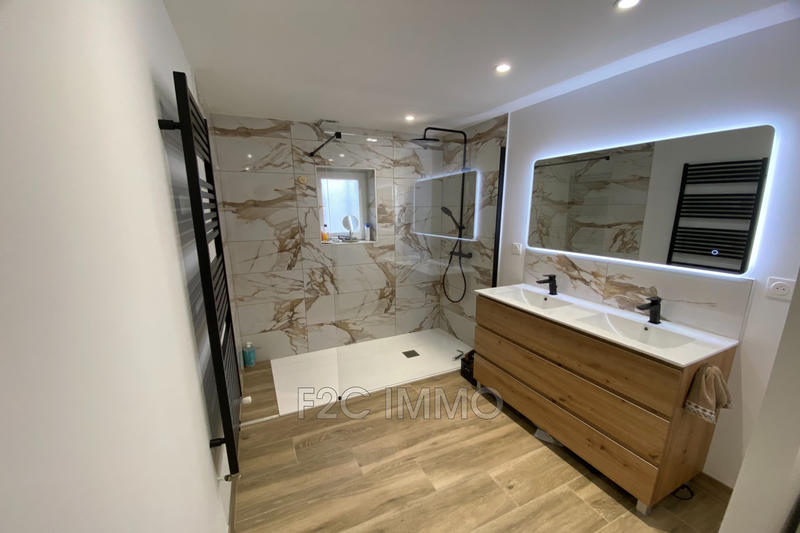 Maison - 212 m² - 6 pièces