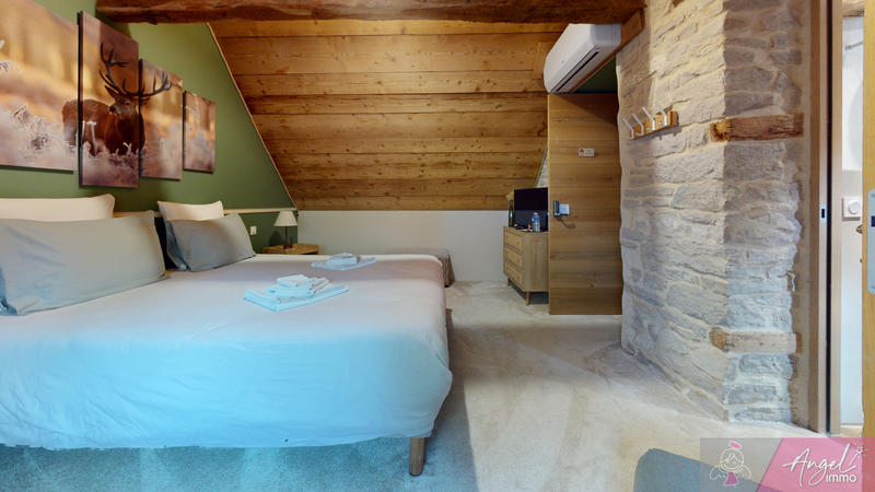 Local commercial - 180 m² - 6 pièces