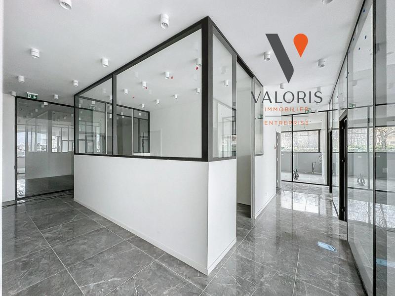 Local commercial - 270 m² - 15 pièces