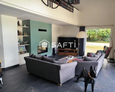 Maison - 247 m² - 10 pièces