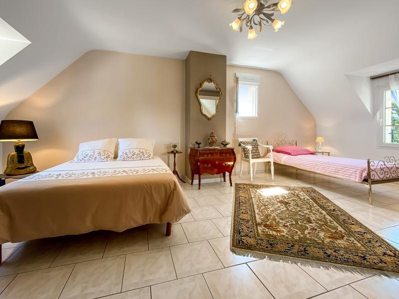 Maison - 224 m² - 9 pièces