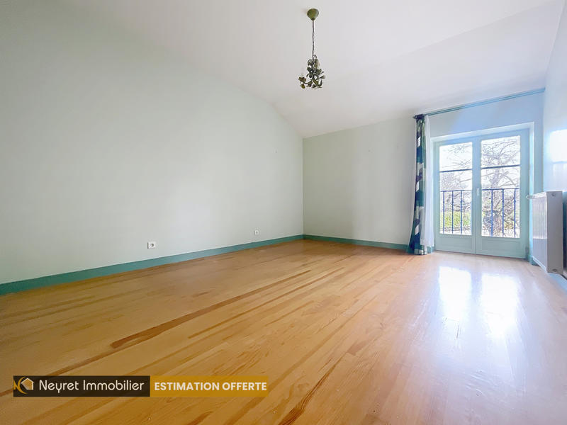 Propriété - 172 m² - 6 pièces