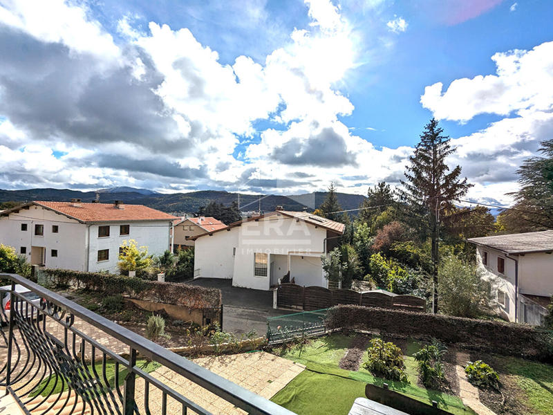 Maison - 233 m² - 10 pièces