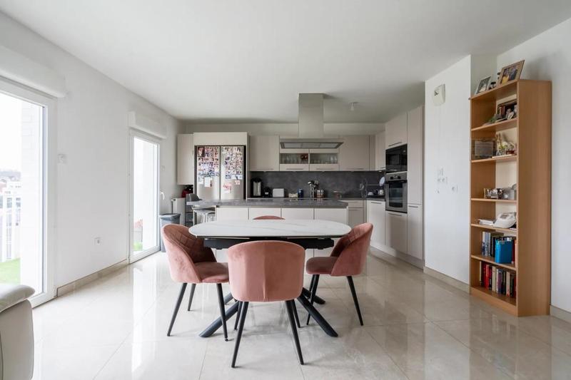 Appartement - 90 m² - 4 pièces