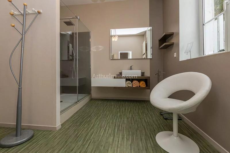 Maison - 241 m² - 10 pièces