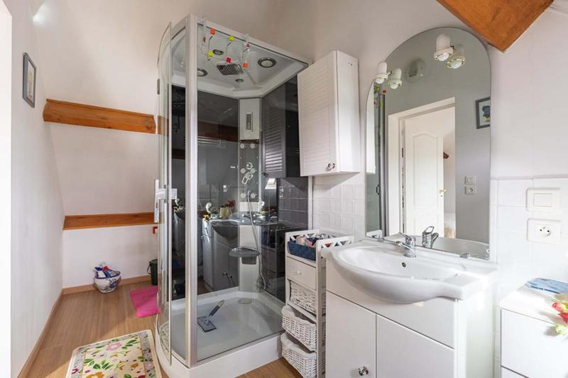 Maison - 185 m² - 8 pièces