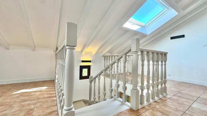 Maison - 235 m² - 7 pièces