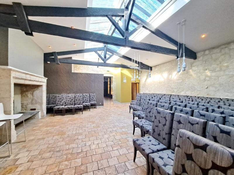 Maison - 718 m² - 8 pièces