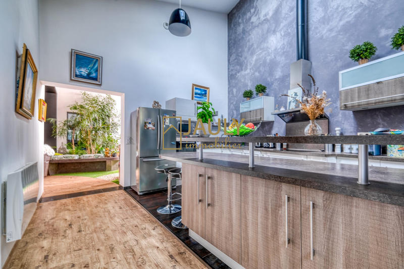 Maison contemporaine - 328 m² - 8 pièces