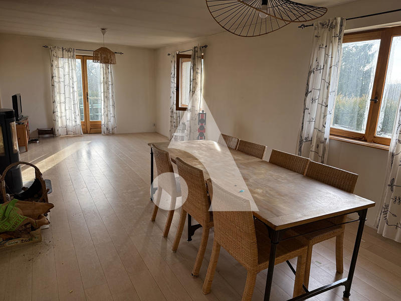 Maison - 121 m² - 8 pièces