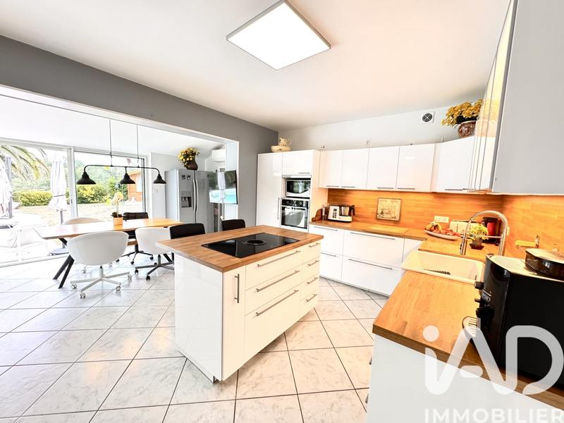 Maison - 202 m² - 6 pièces