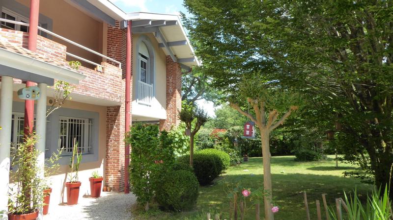 Maison - 350 m² - 8 pièces