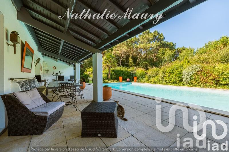 Maison - 240 m² - 7 pièces