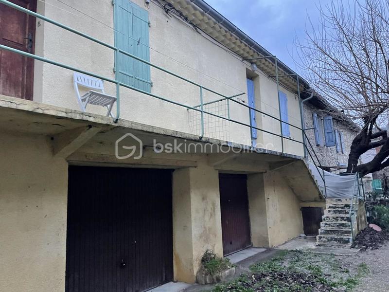 Maison ancienne - 674 m² - 8 pièces