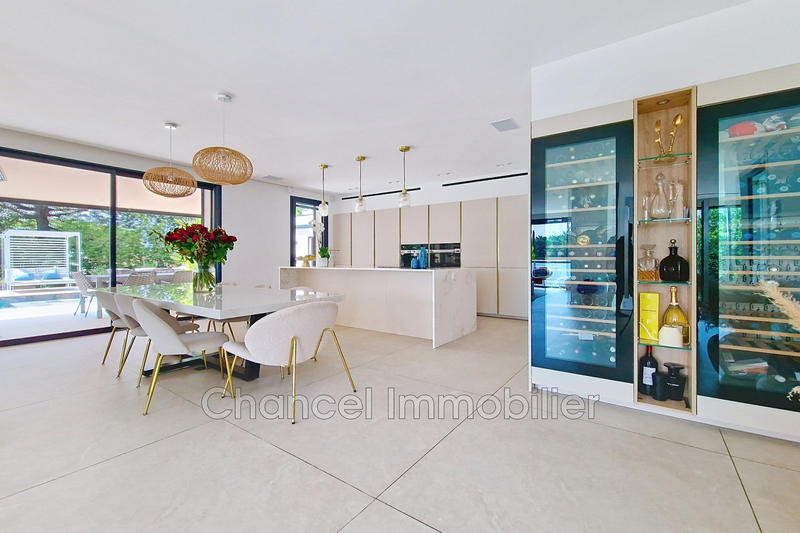 Demeure - 241 m² - 7 pièces