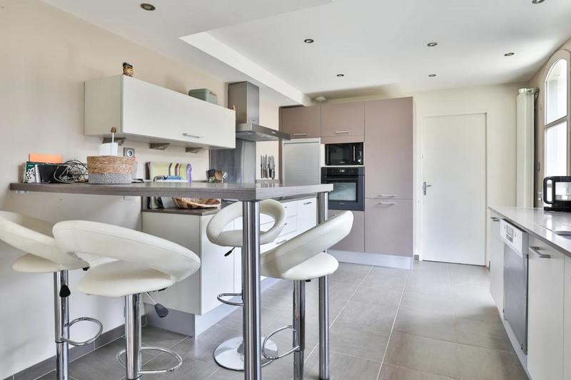 Maison - 204 m² - 6 pièces