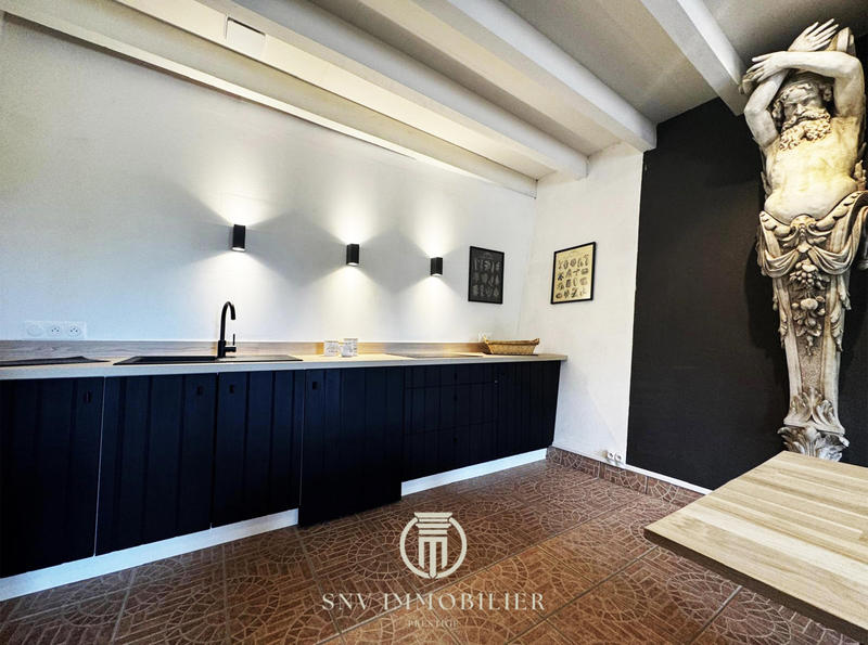 Maison - 221 m² - 7 pièces