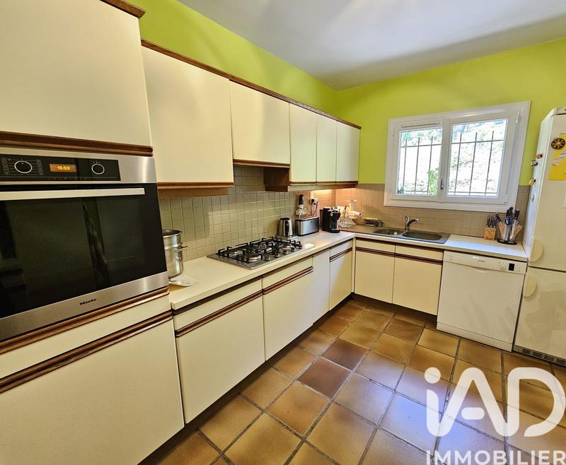 Maison - 202 m² - 6 pièces