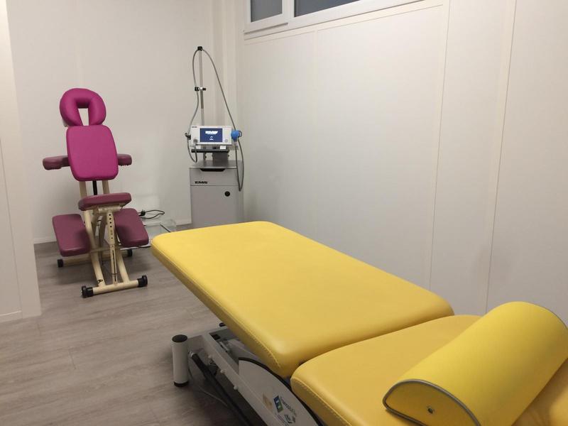 Local d'activités - 151 m² - 7 pièces