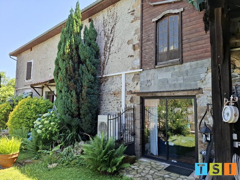 Maison - 270 m² - 6 pièces