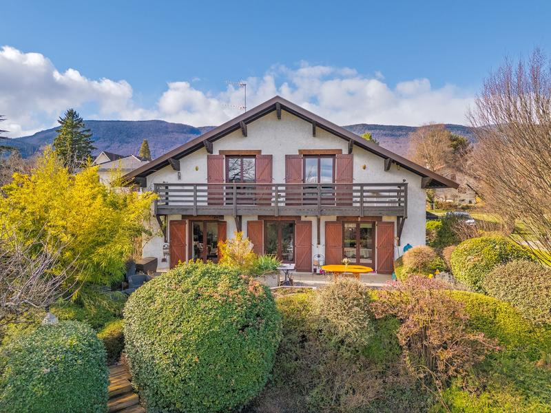 Maison - 245 m² - 7 pièces