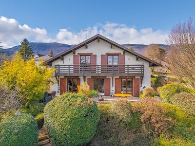 Maison - 245 m² - 7 pièces