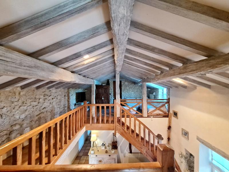 Maison - 218 m² - 6 pièces