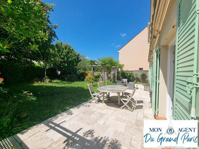 Maison - 158 m² - 8 pièces